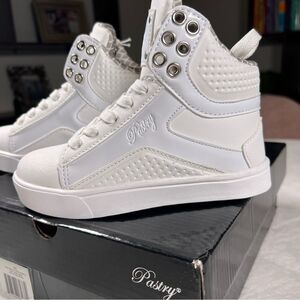 Pastry dance sneakers 💗 Pop Tart Grid 💗 white 💗 NEW 💗 kids size 11